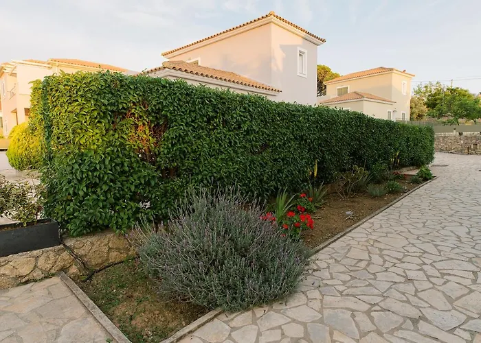 Vasilopoulos Residences - Villa Anthia With Jacuzzi & Shared Pool